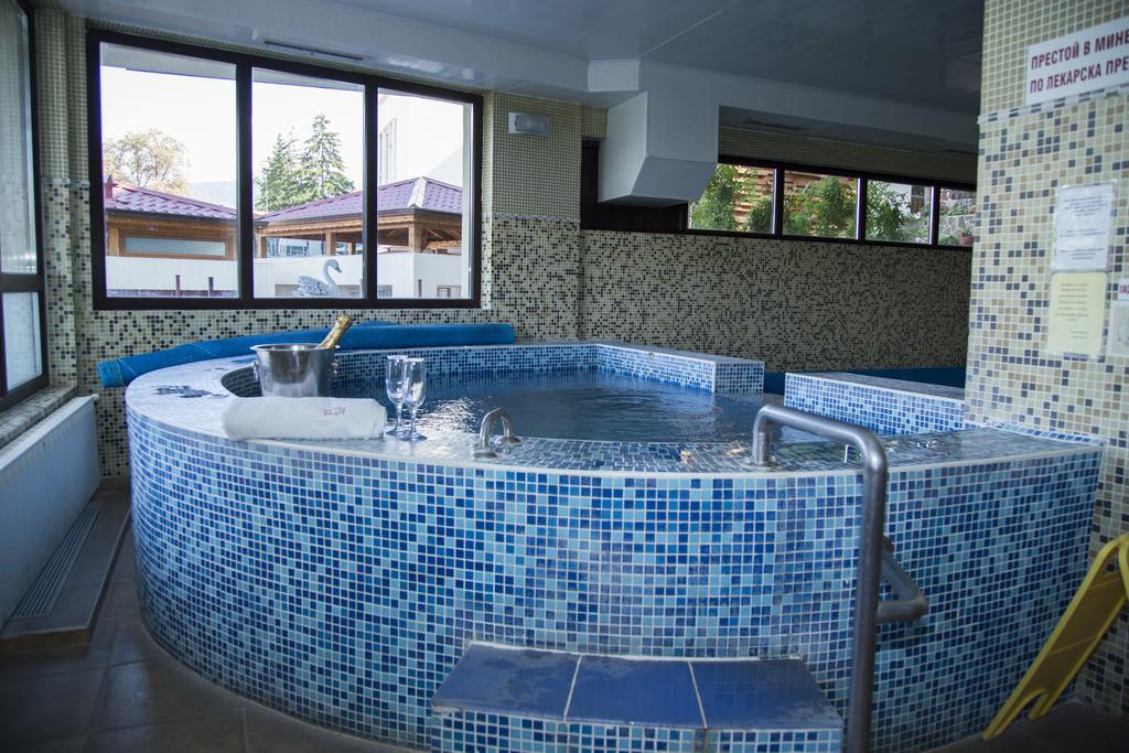 Family Hotel Emaly 2 Szapareva Banja Kültér fotó